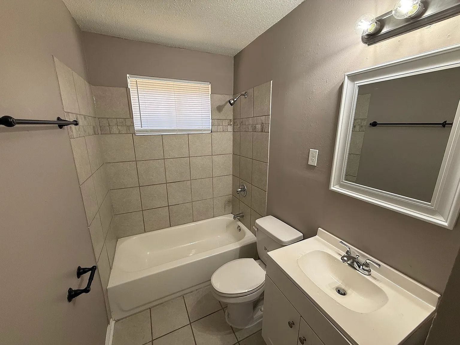2120 Bennett Ave — Photo 3