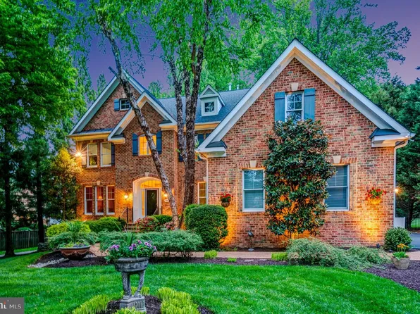 2961 Wilson Ave, Oakton, VA 22124