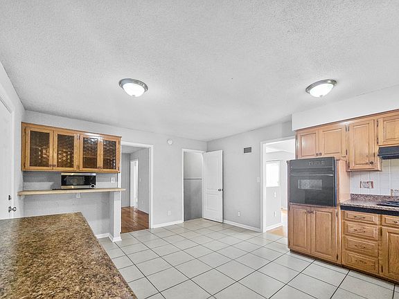3rd image of 10735 White Ave