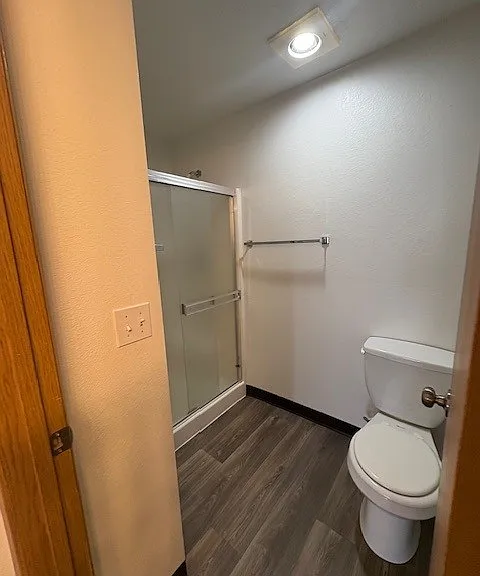 Apartment - Bathroom off Primary Bedroom