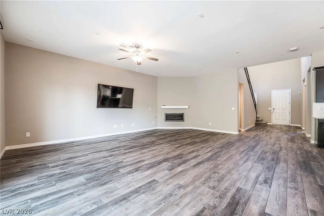 4 bed, 3.5 bath, 3468 sqft, $5,215 — Photo 4