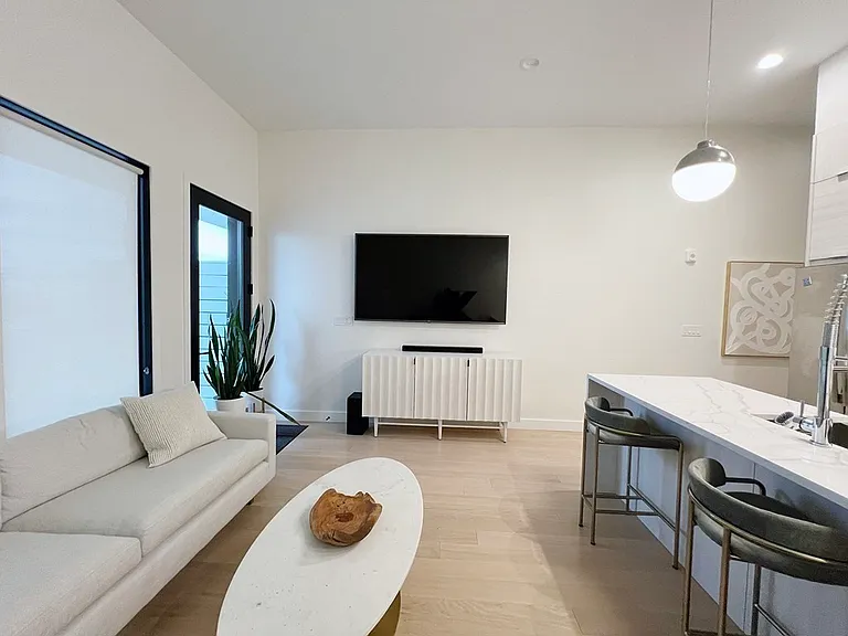360 Meridian St #7 — Photo 7