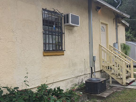 3rd image of 3710 N Tampa St