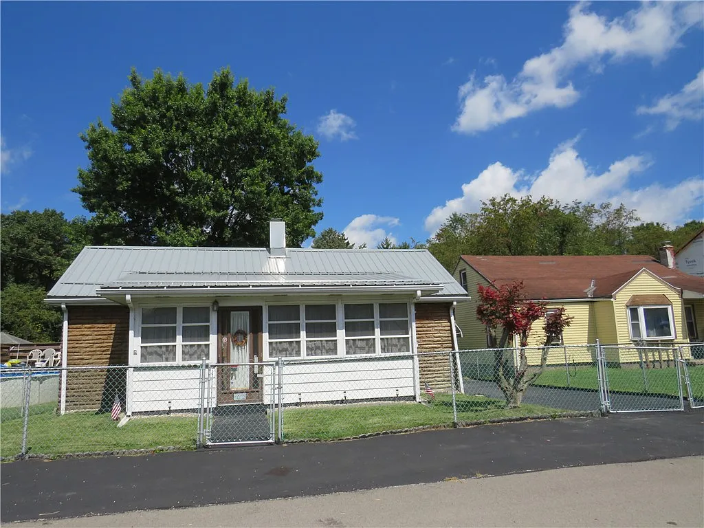1012 Ivanhoe St photo 1