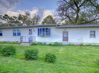 206 S 1st St, Fisher, IL 61843