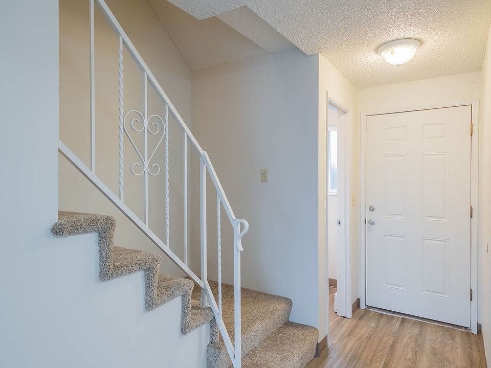 1st image of 2728 Lancaster Dr SE #8