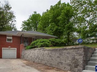 8513 Burt St, Omaha, NE 68114