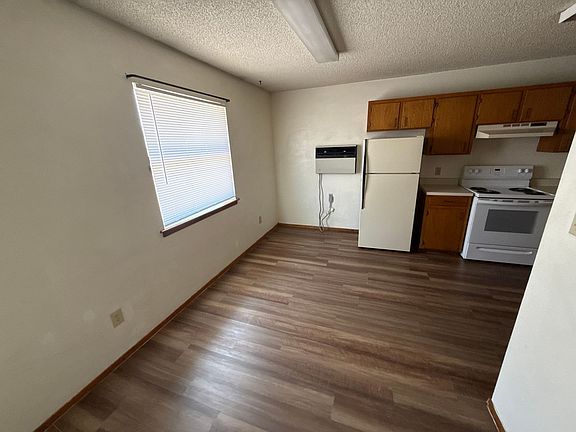 5th image of 921 W 15th Ln #B