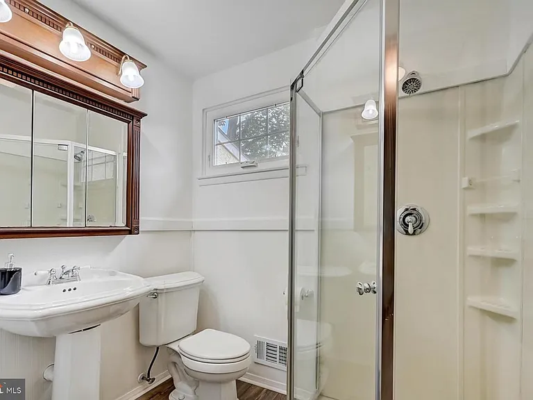 5 Christopher Rd — Photo 23