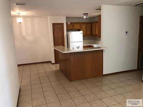 3rd image of 537 Palm Valley Cir