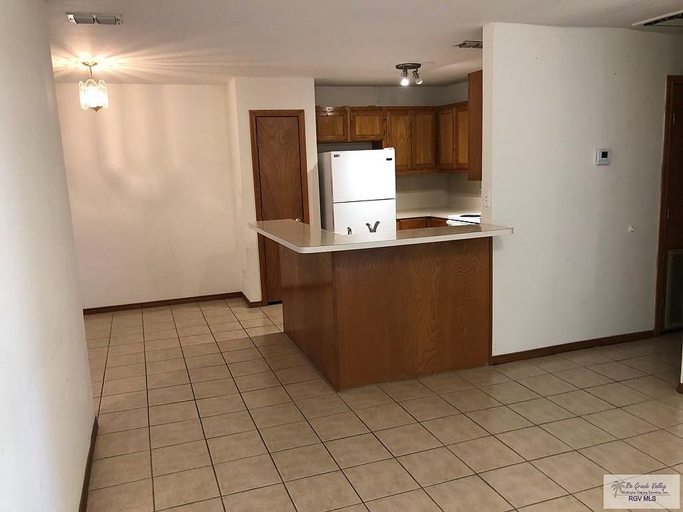 2nd image of 533 Palm Valley Cir