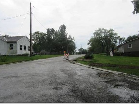 Exterior Neighborhood (street photo)