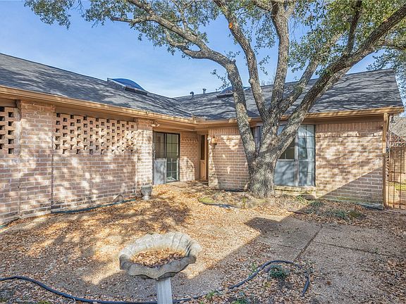 5th image of 1214 Brook Hollow Ct