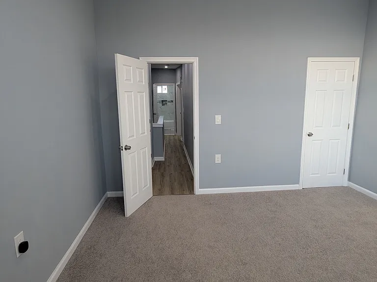 1726 Carswell St — Photo 32