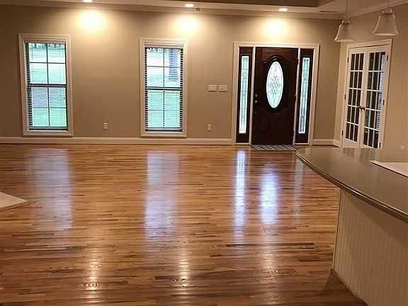 5th image of 10 Riverview Dr