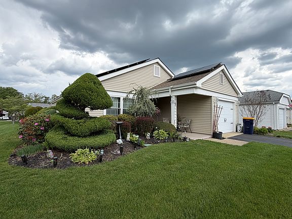 3rd image of 96 Buckingham Dr N