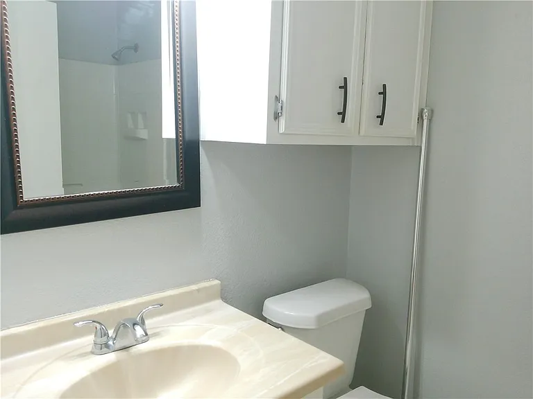 5230 Edinburg Cir — Photo 15