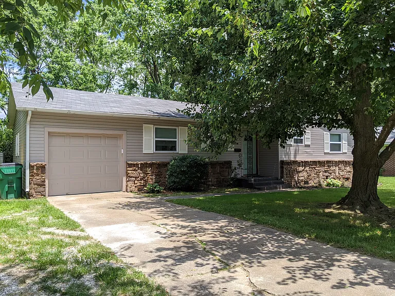 1112 Cheatham Ave — Photo 2
