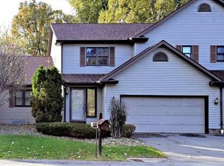 1156 Surrey Point Dr SE, Warren, OH