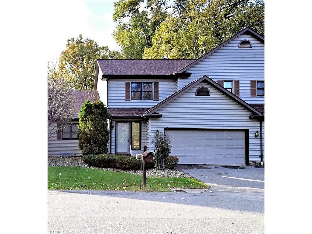 1156 Surrey Point Dr SE photo 1