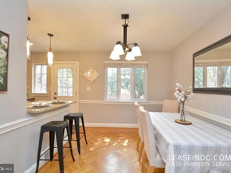 704 Devon Pl — Photo 9