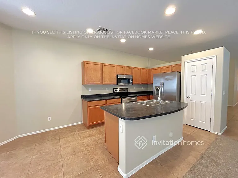 10209 W Parkway Dr — Photo 5