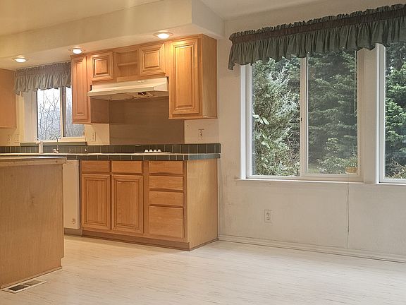 5th image of 18445 Binghamwood Ln SE