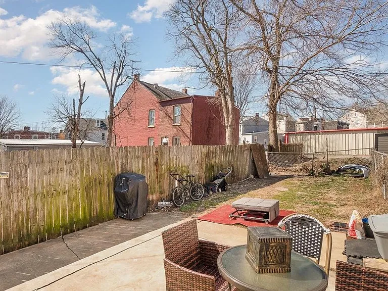 529 Manor St — Photo 11