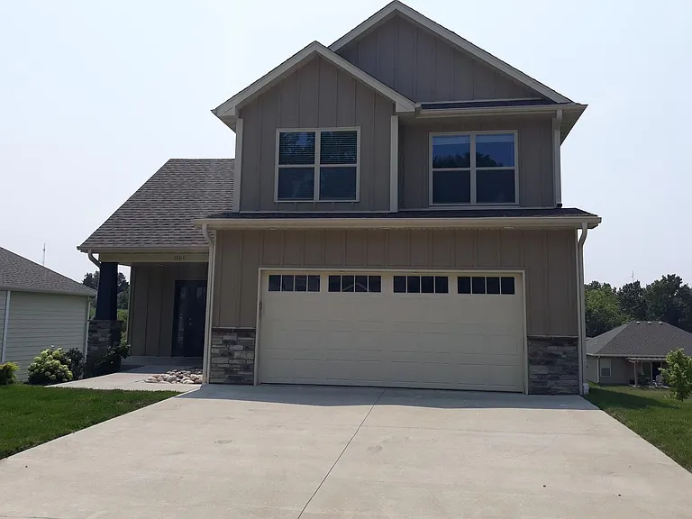 Manor Homes — Photo 9