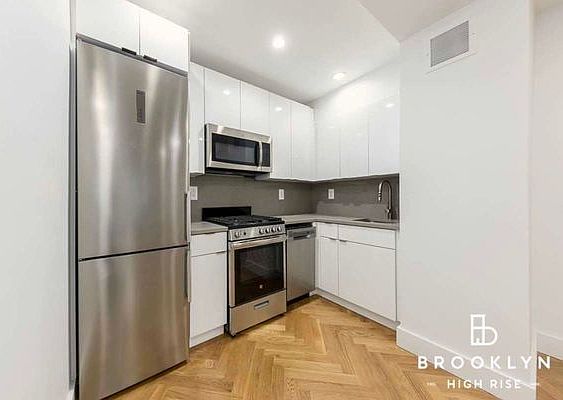 3rd image of 11 Crooke Ave #1DD