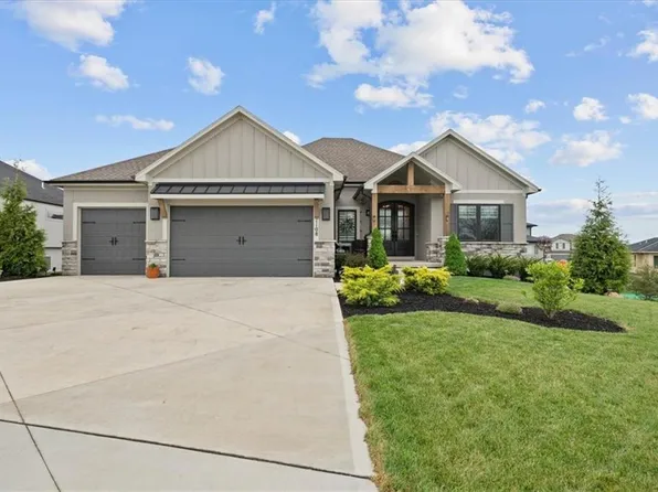 1108 Deer Run Dr, Greenwood, MO 64034