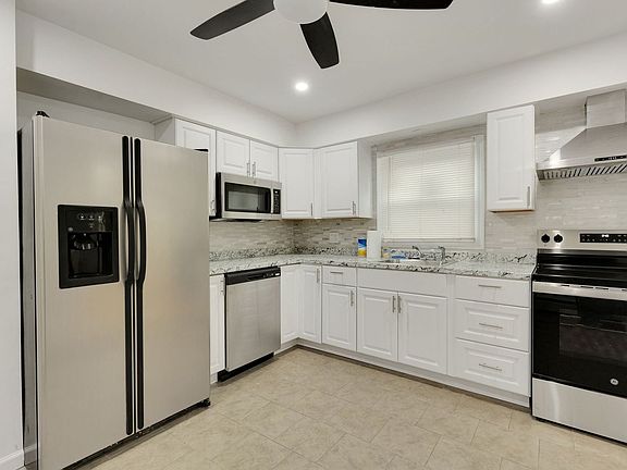 2nd image of 205 E Pennywood Ave