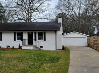 865 Rose Ln, Locust Grove, GA 30248