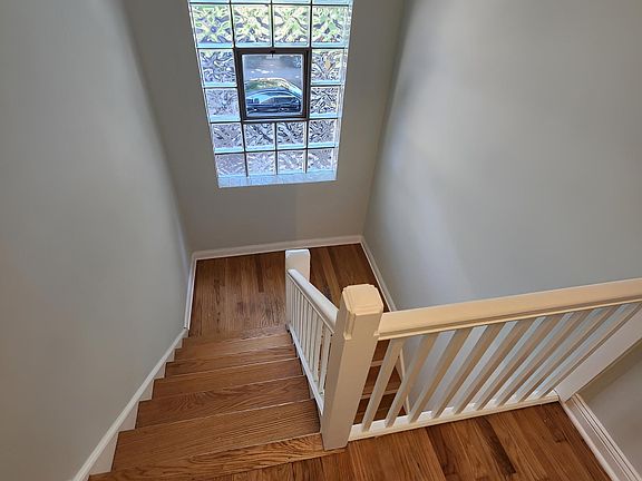 5th image of 6162 N Hoyne Ave Floor 2