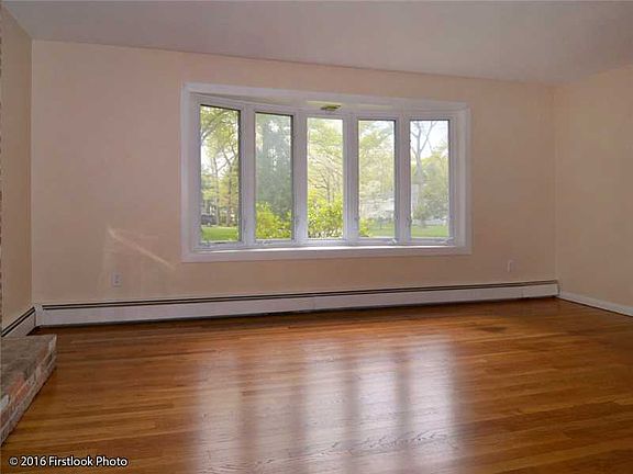 3rd image of 47 Boxwood Dr
