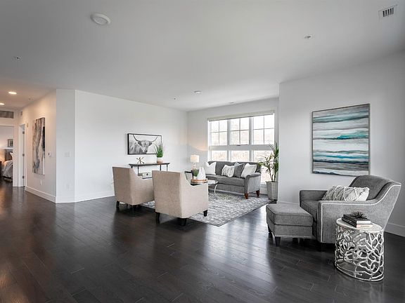 5th image of 218 W Kingsley St #408