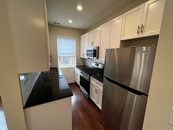 4th image of 1742 W Touhy Ave APT 2s