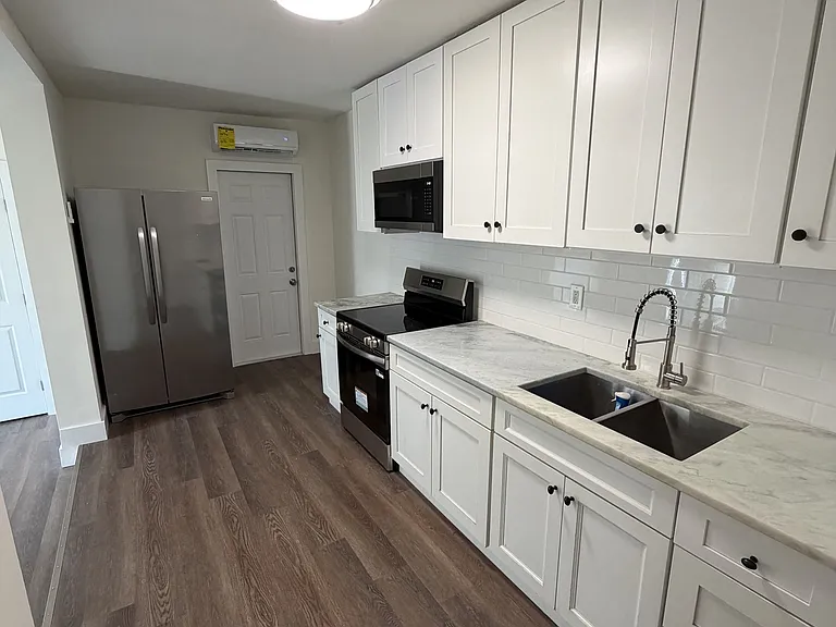 110 NE Monroe Cir N #4 — Photo 3