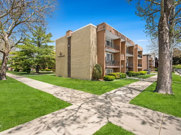6758 W 64th Pl APT 23, Chicago, IL 60638