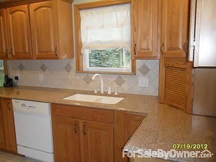 4th image of 1321 Jeffery St