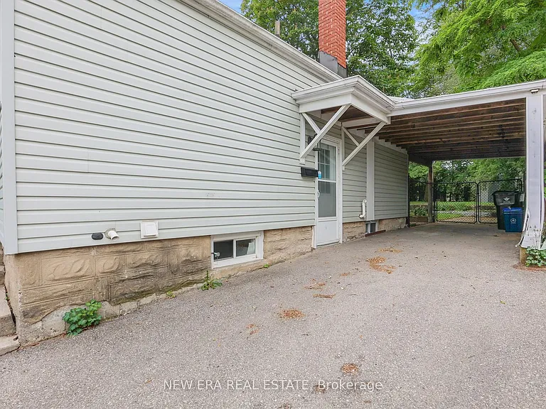 219 Lancaster St W — Photo 42