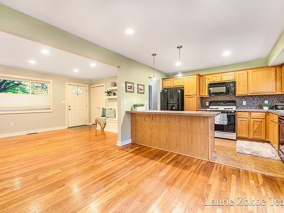 3rd image of 606 Ferndale Ave NW