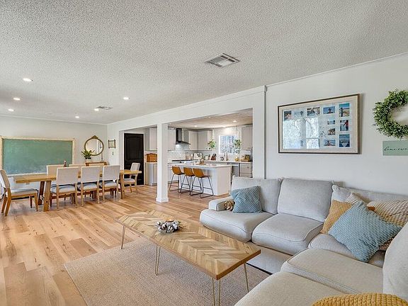 4th image of 441 Mahogany St