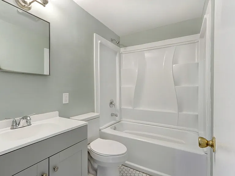 737 E Gwinnett St #D — Photo 2