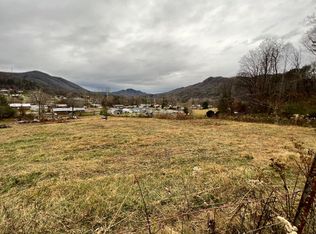 Skeans Dr, Hampton, TN 37658