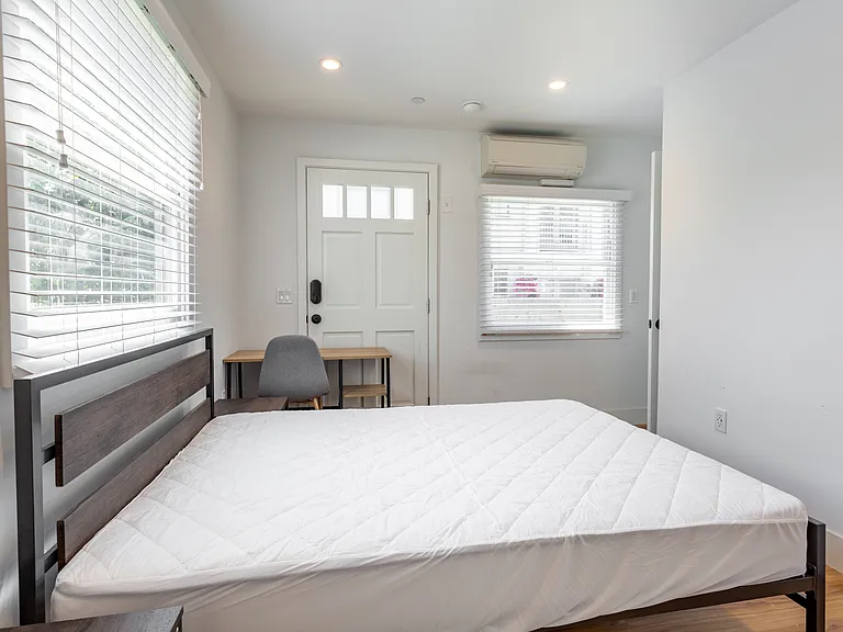 1325 W 24th St — Photo 24