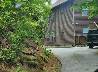 33 Lower Tanglewood Rd E, Lake Toxaway, NC 28747