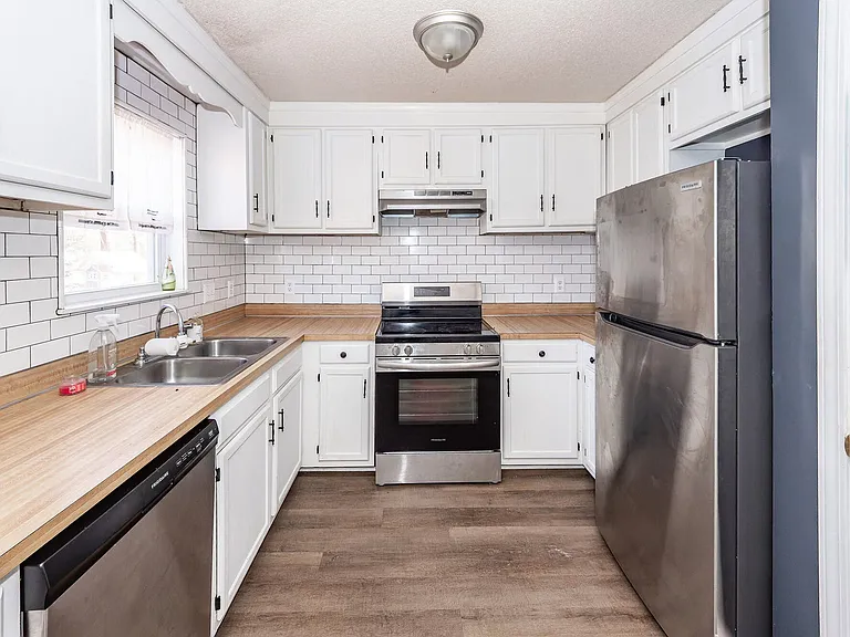444 Academy Rd — Photo 4