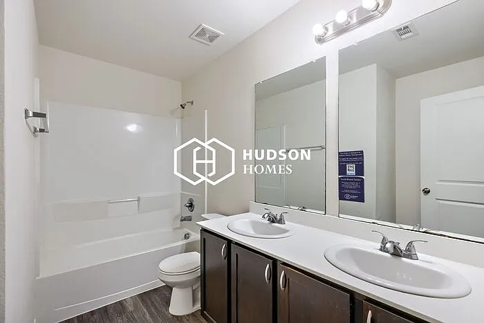 4303 Jamaica St — Photo 10