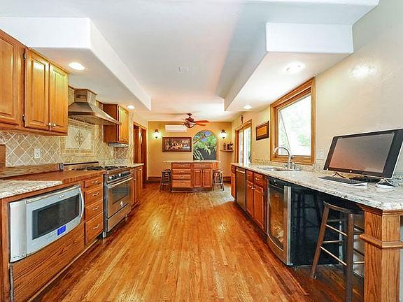3rd image of 3113 McLeod St